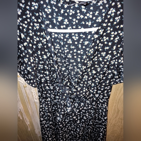 🇺🇸BOGO🆓-Shein Floral Short Sleeve Mini Sweetheart Dress w/ Cut Out Detail - Picture 4 of 4